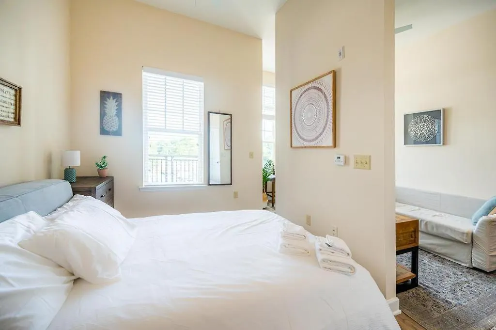 Urban Studio W Balcony Gym Apartment Charlotte