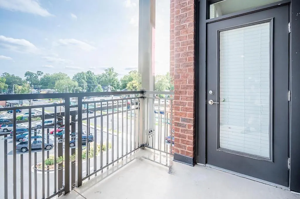 Urban Studio W Balcony Gym Apartment Charlotte
