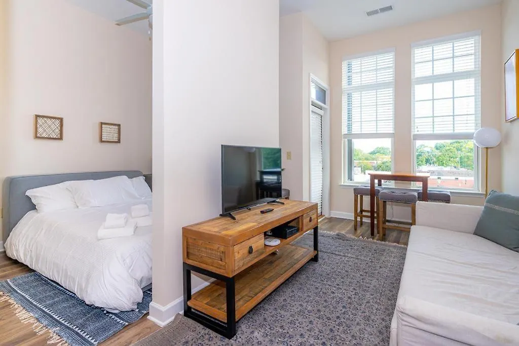 Urban Studio W Balcony Gym Apartment Charlotte