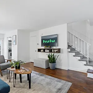  Apartment Cozy Near Luxury Mall & Uptown W/ Pool!